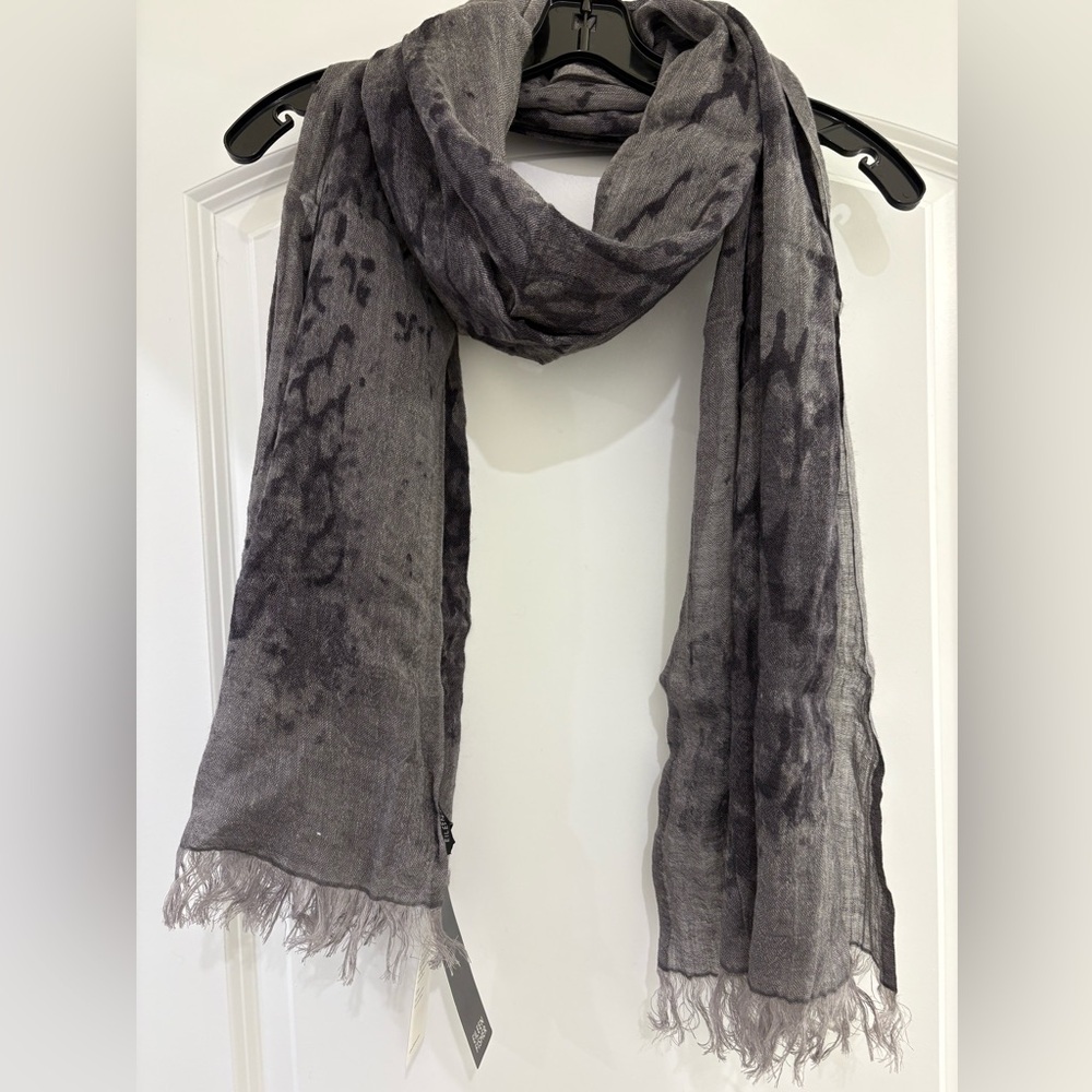 Eileen Fisher Ash Printed Scarf in Gray and Black